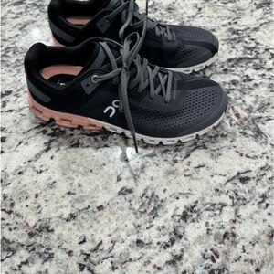 Women’s ON sneakers in black 7 1/2. In excellent condition. Never worn.
